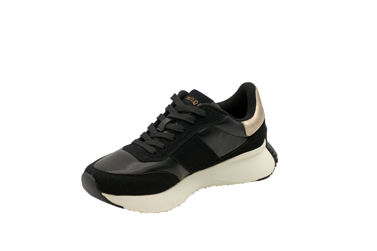 146 | Zapatillas con tachuelas