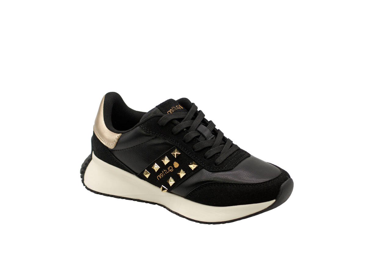 146 | Zapatillas con tachuelas