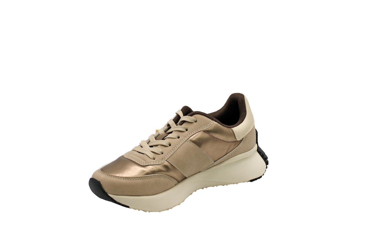 146 | Zapatillas con tachuelas