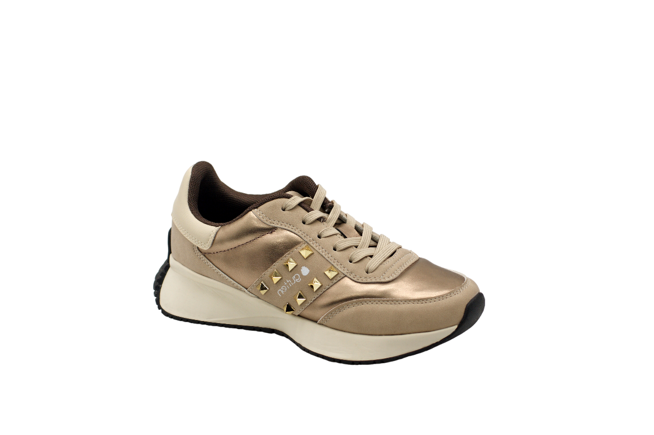 146 | Zapatillas con tachuelas